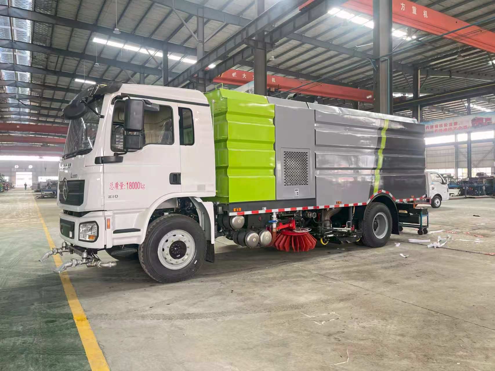 SHACMAN Road Washing & Sweeping Truck - Image 2