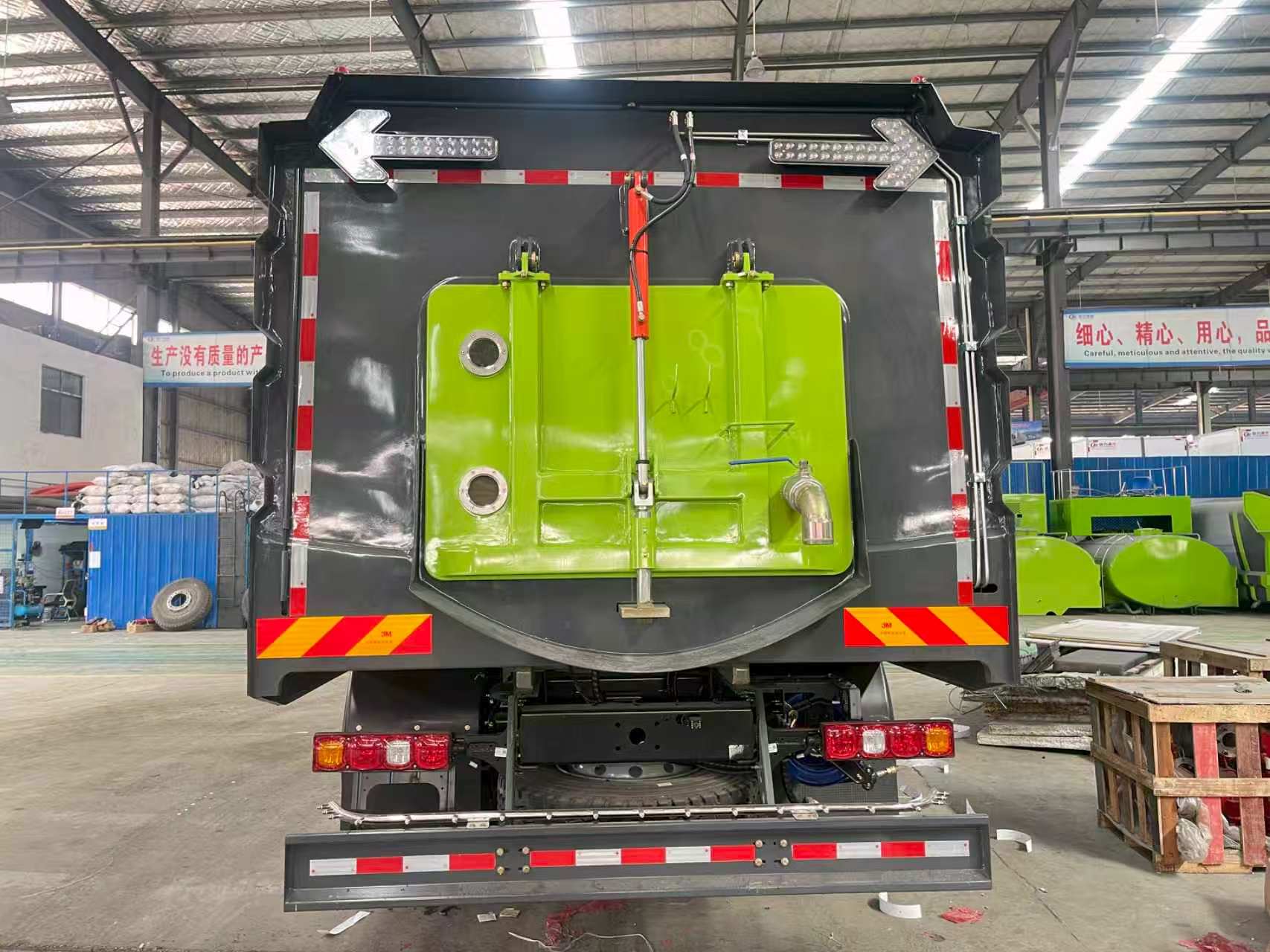 SHACMAN Road Washing & Sweeping Truck - Image 5