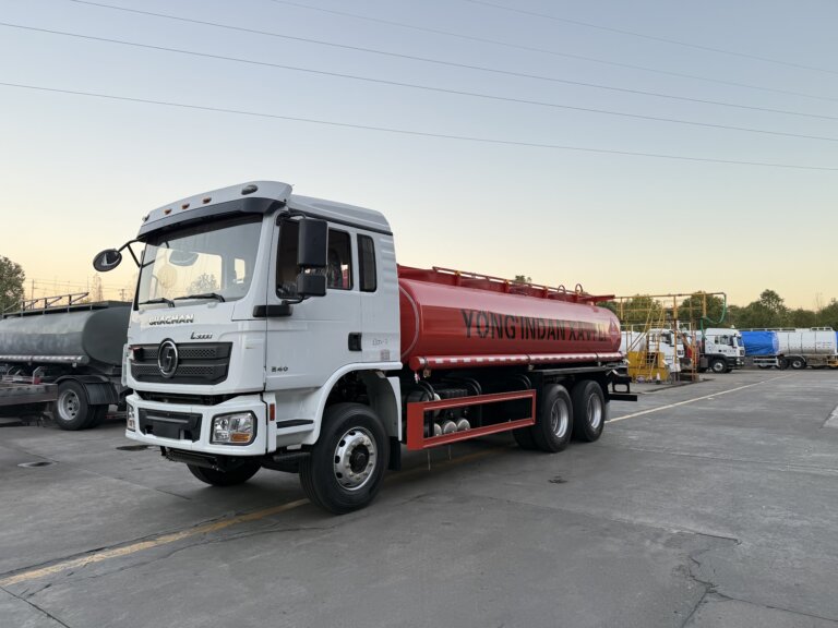SHACMAN 15 m³ Fuel Refueling Truck