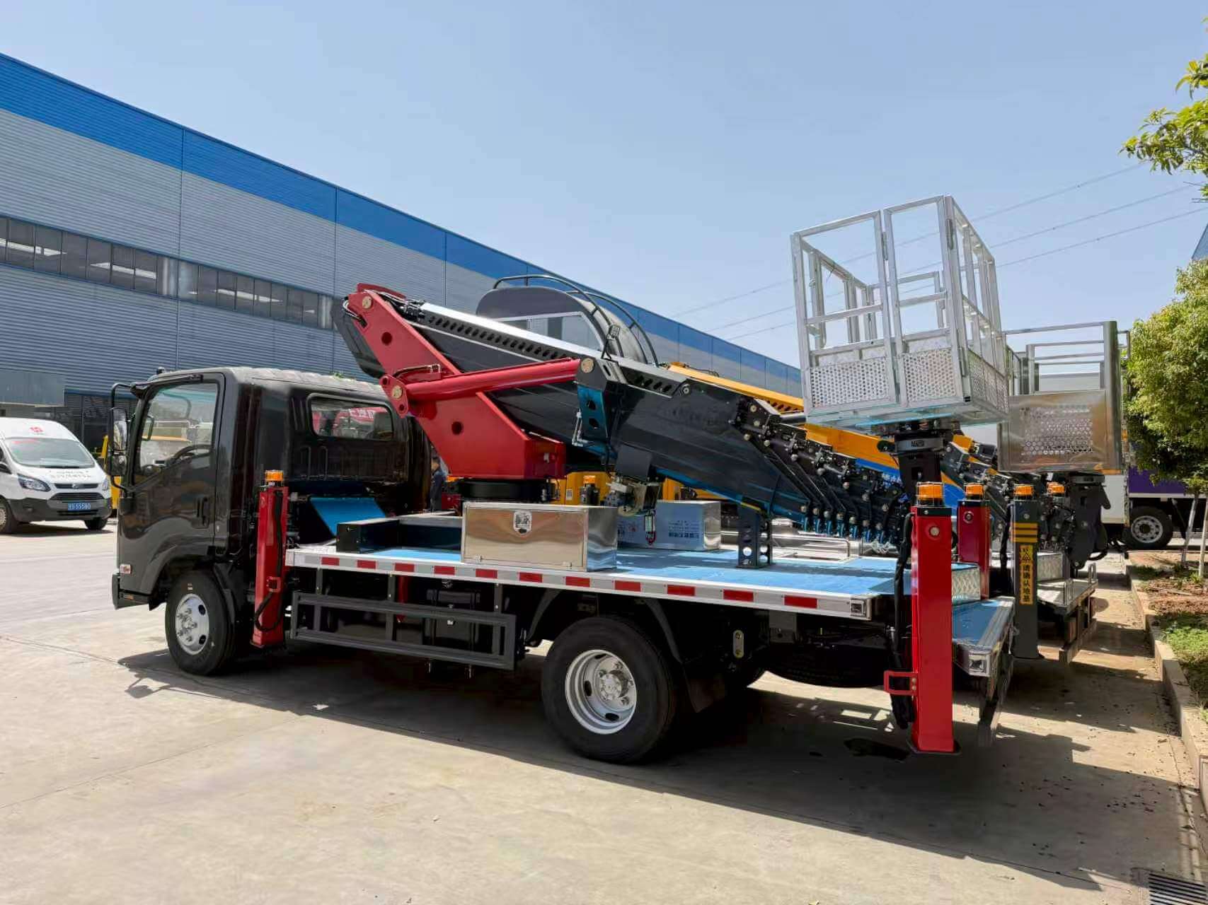 ISUZU Aerial Work Platform Truck - Image 3