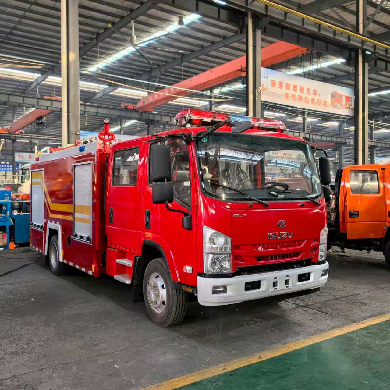 ISUZU Water & Foam Fire Truck - Image 3