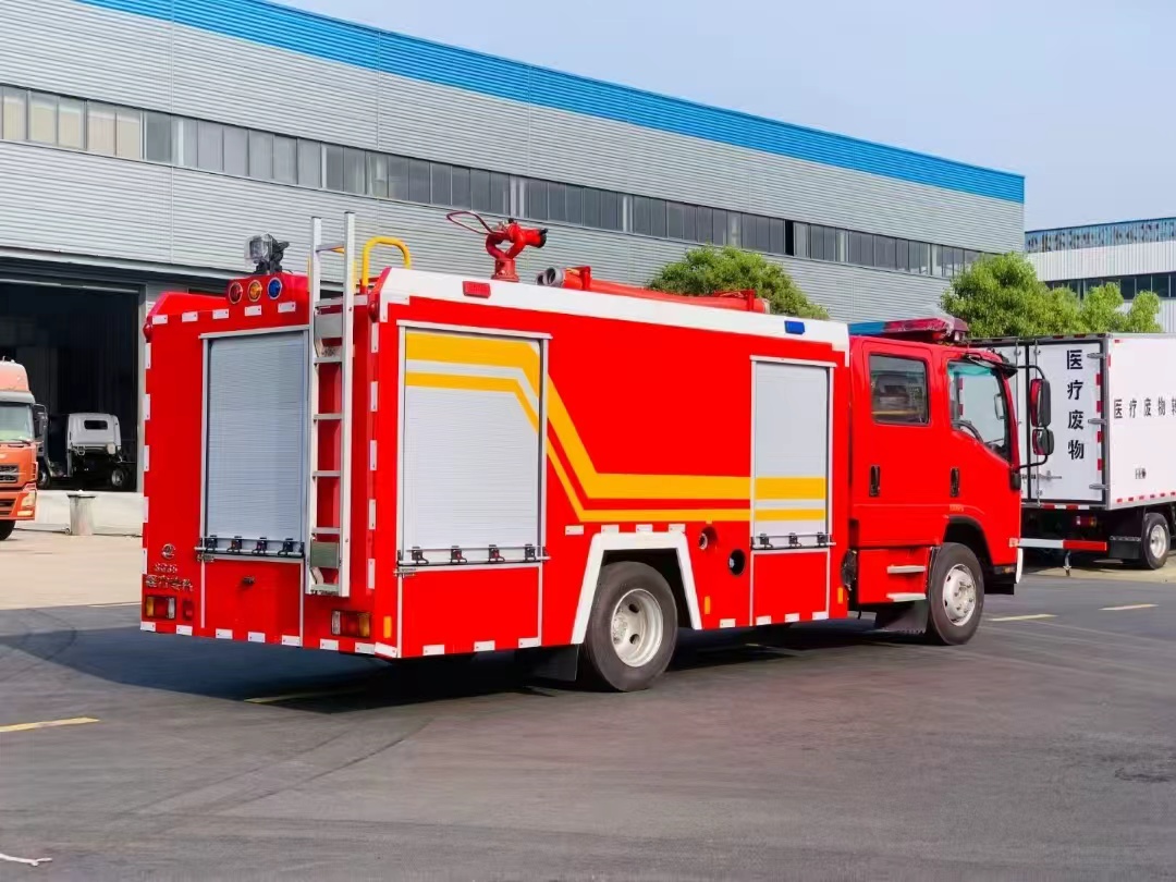 ISUZU Water & Foam Fire Truck - Image 5