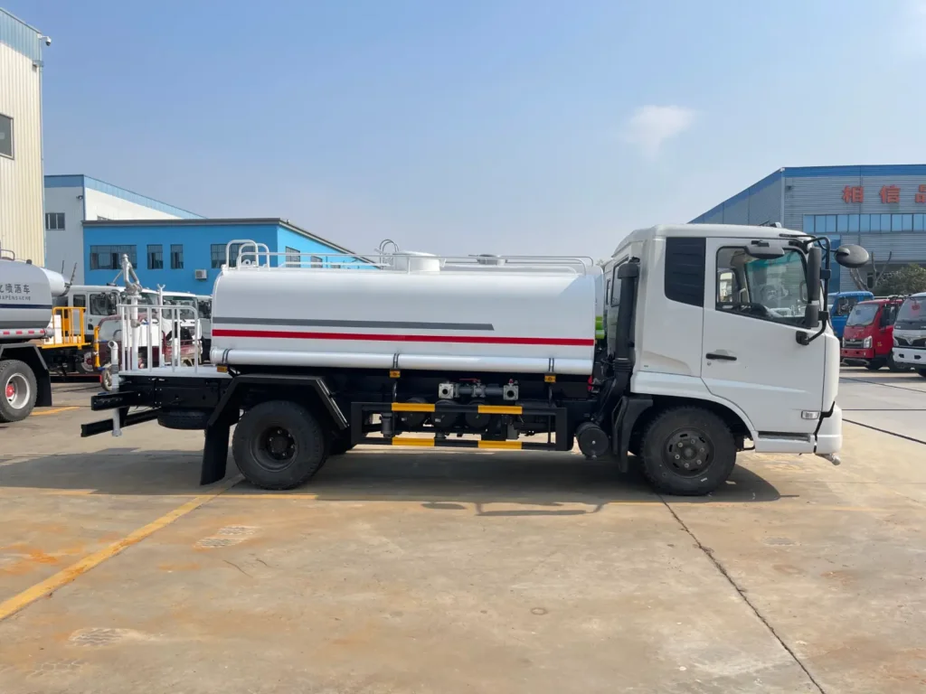 Dongfeng 8,000 litre water tanker truck, side view